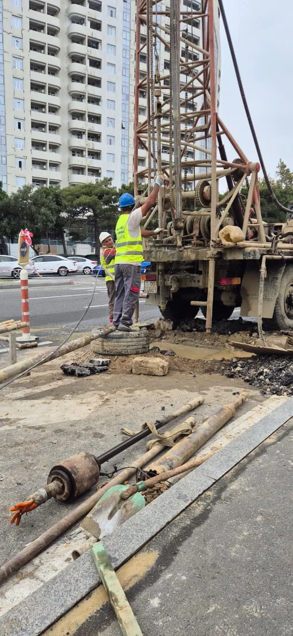 8  noyabr prospektinin Ramiz Quliyev küçəsi ilə kəsişməsində müxtəlif səviyyəli yol ötürücülərin tikintisinin layihələndirilməsi